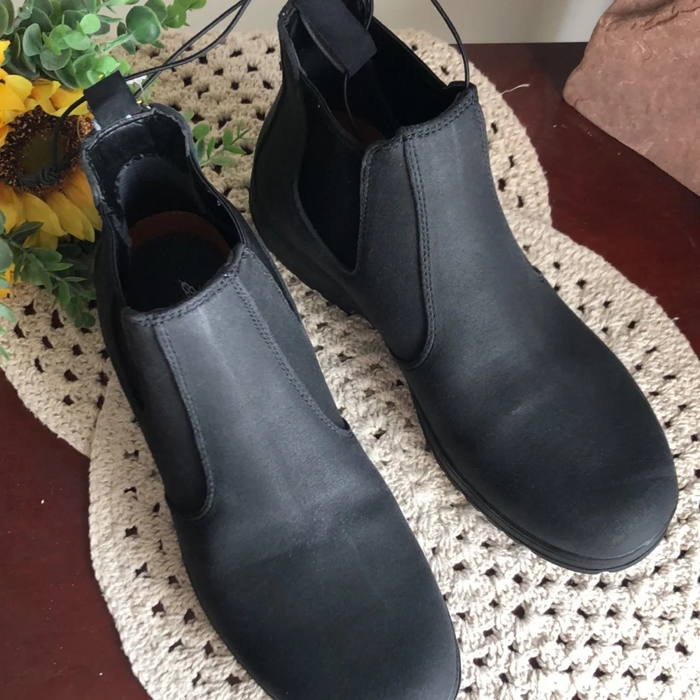 Eddie Bauer Men’s Black Chelsea Boots